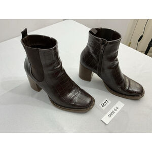 Womans White Mountain Live Long Ankle Boots 8 M Brown Side Zip Block Heel